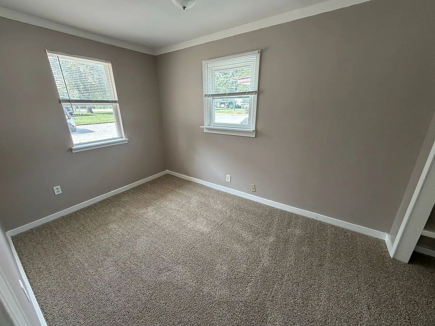 415 E Letchworth Ave — Photo 4