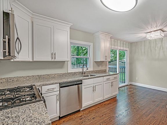 4th image of 26 Oakside Dr