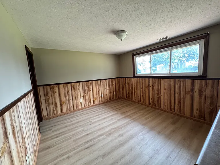 1394 Seaton Ct — Photo 10