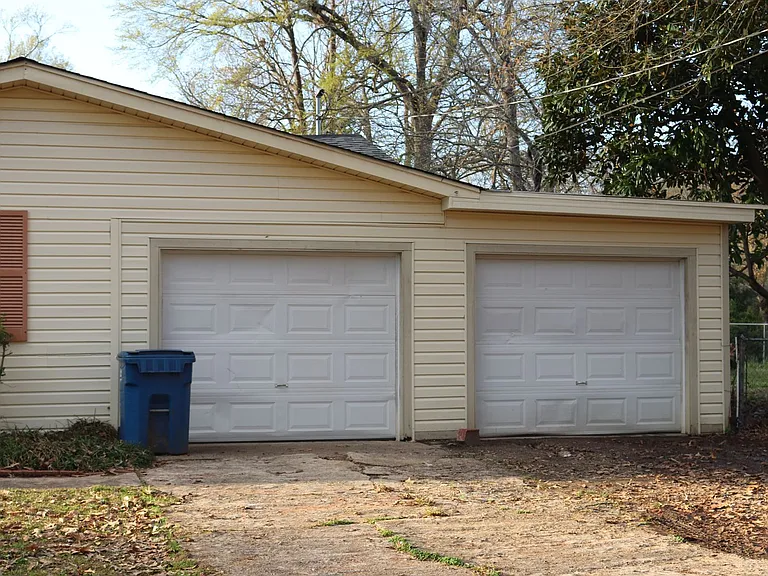 308 W Warriner Ave — Photo 2