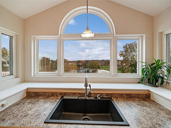 4th image of 374 Pleasant Lake Dr
