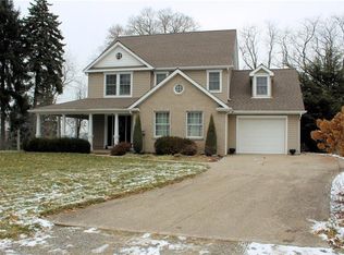 156 Ridgewood Rd, Coraopolis, PA 15108