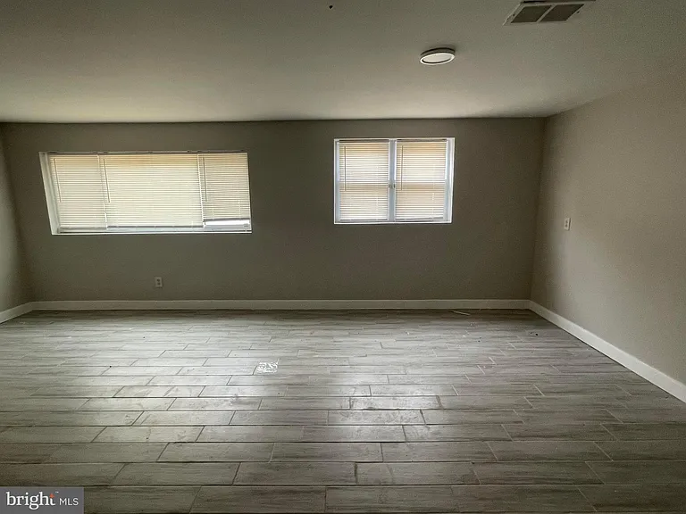209 Maine Ave — Photo 12
