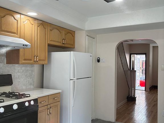 4th image of 2434 S Alder St