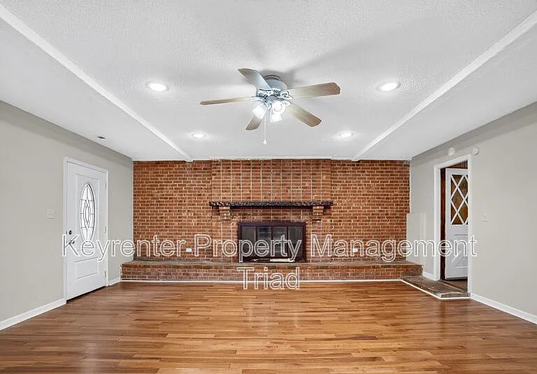 5108 Lakeshore Ct — Photo 6