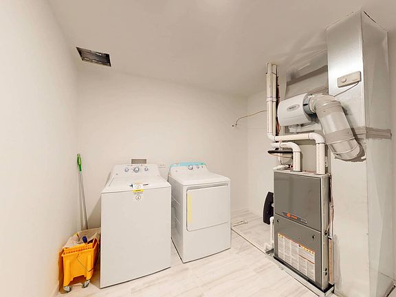 2nd image of 2536 S Wabash Ave #304JH