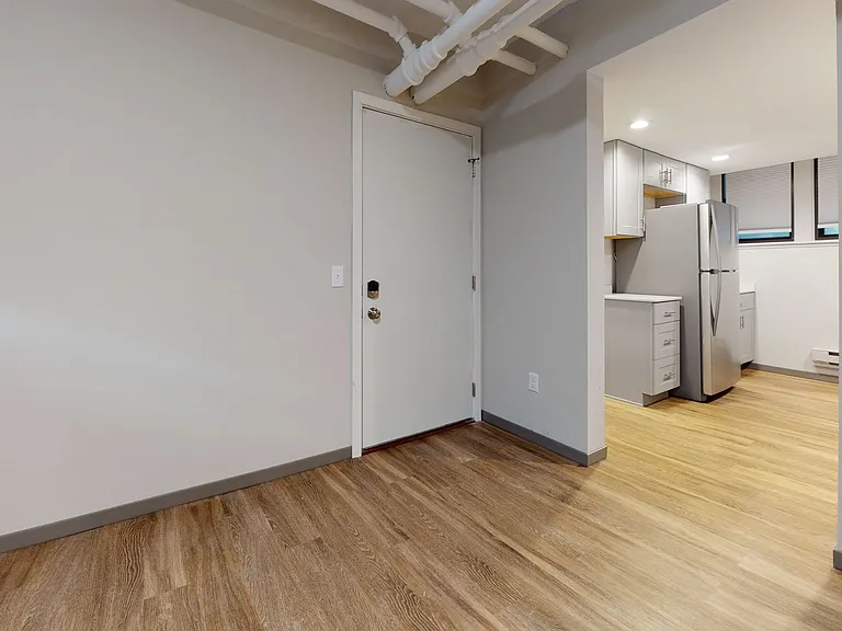 1319 Franklin Ave SE — Photo 3