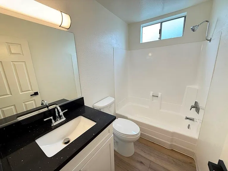 11033 Moorpark St #212 — Photo 9