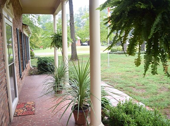 2nd image of 1804 Huntington Pl