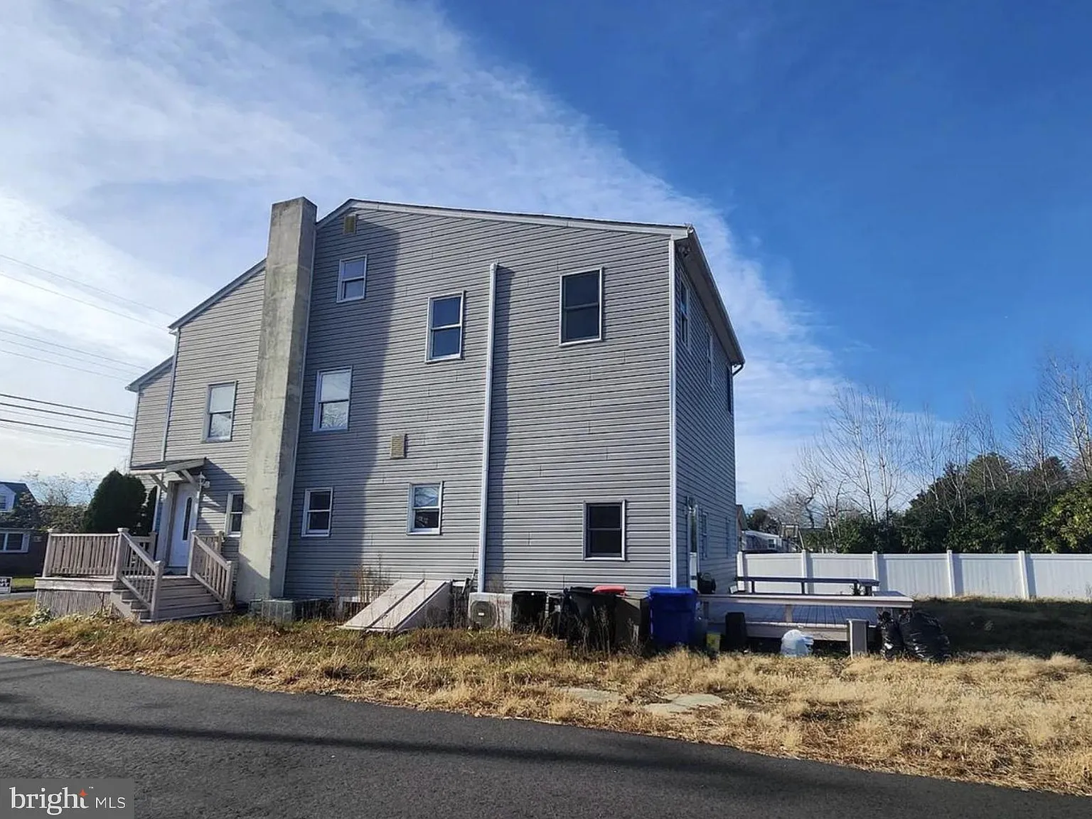 4 bed, 2.0 bath, 2336 sqft, $2,500 — Photo 2