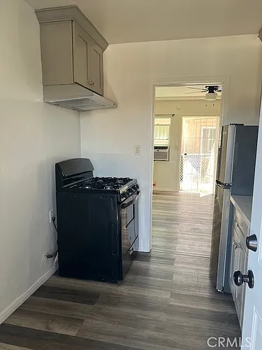 8803 S Hoover St #3 Photo 1