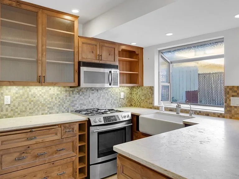 1623 Ramona Ave — Photo 4
