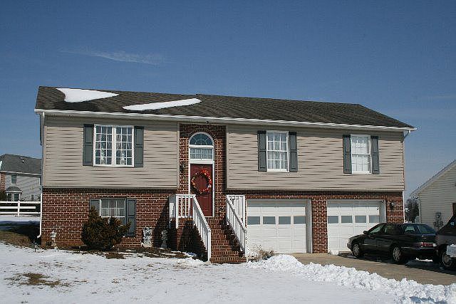 1st image of 361 Stoneleigh Dr