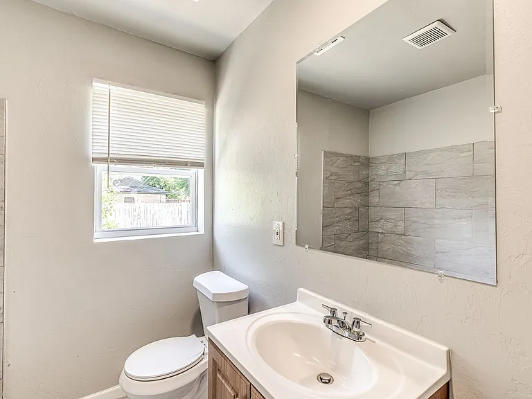 445 NW 119th St — Photo 12