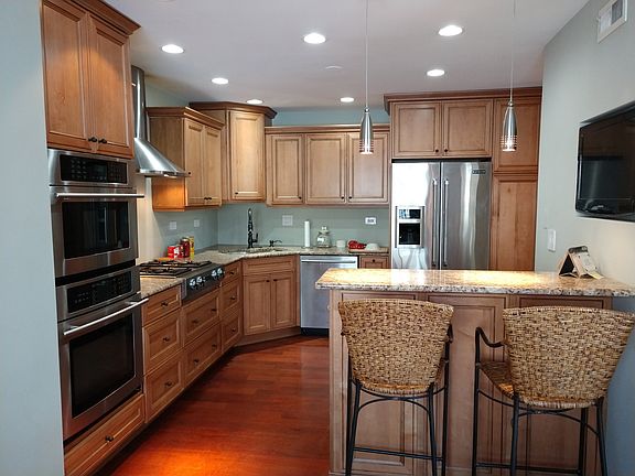 3rd image of 901 Huntington Dr