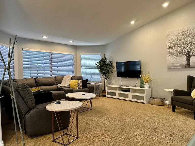 10918 W Bermuda Dr — Photo 9