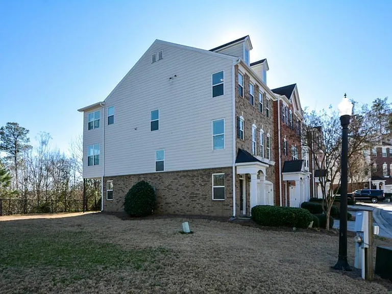 6135 Indian Wood Cir SE — Photo 4