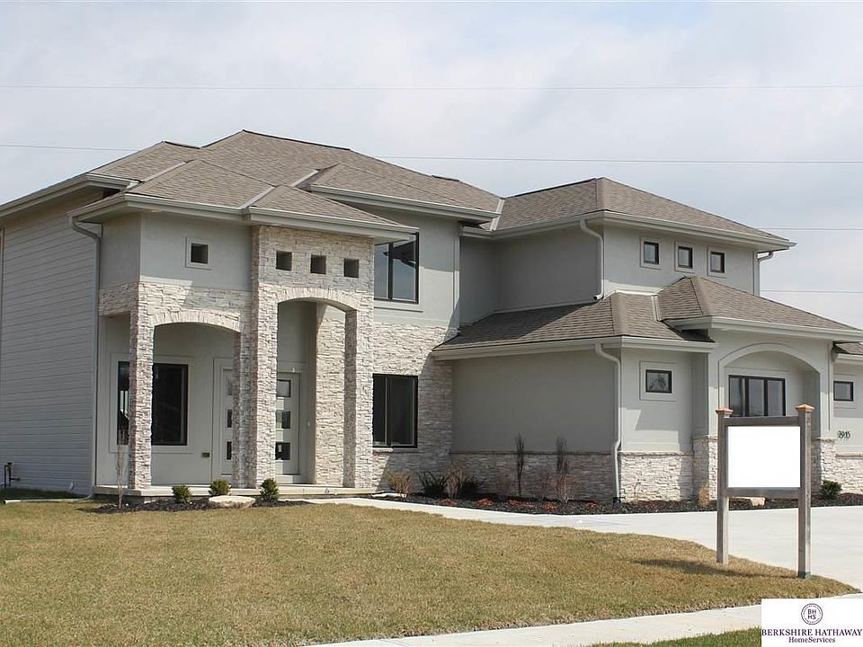 1st image of 7915 S 181st Ave