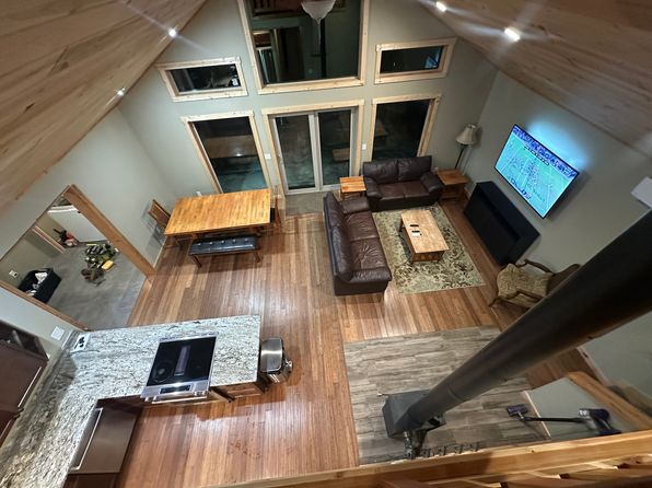 390 Tamarack Dr
