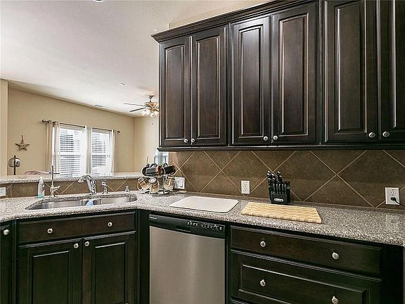 4th image of 4664 Penelope Ln #4664