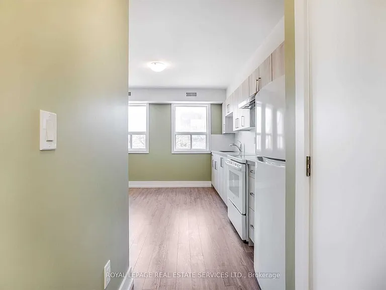 86 Givins St #UPPER — Photo 10
