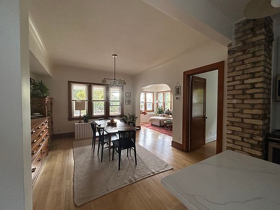 3rd image of 304 E Rosedale Ave