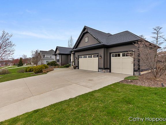 2nd image of 555 Stonehenge Dr SW