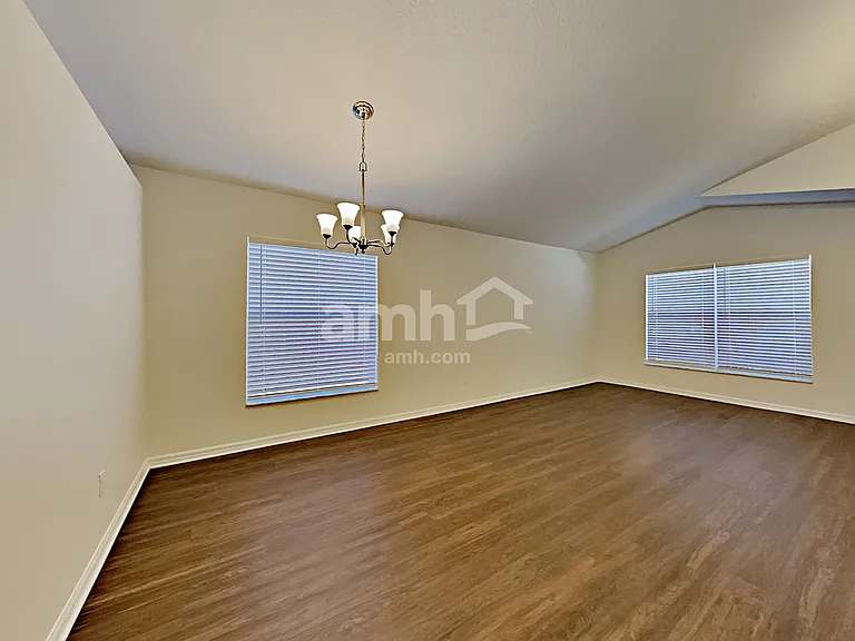 992 Stanvoy St — Photo 9