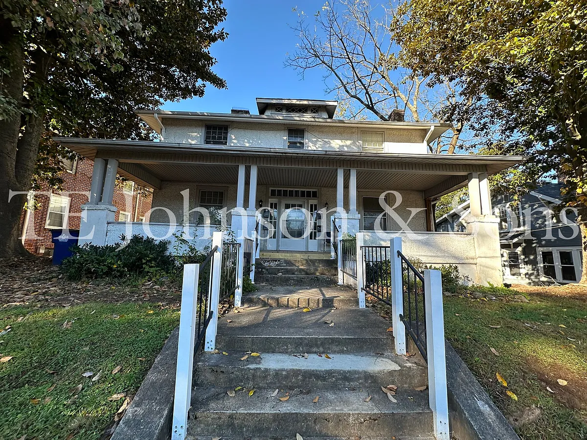 Building Photo - 666 1/2 N Spring St #A