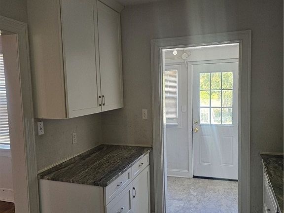 5th image of 110 S Elm Ave