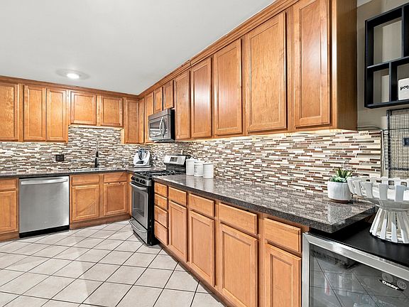 5th image of 704 Dempster St APT E207