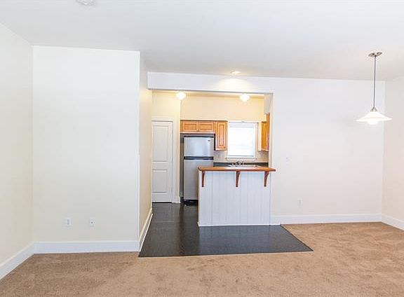 4th image of 2092 Woodrow St