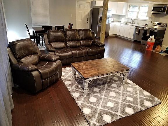 3rd image of 91 Paris Ln