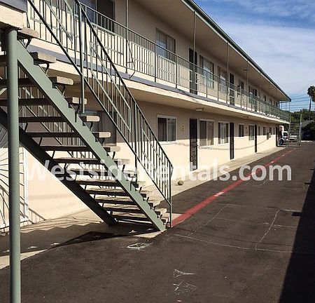 5th image of 14423 S Berendo Ave