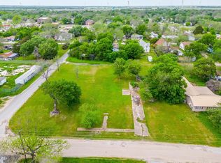 E Navarro Ave, Mart, TX 76664