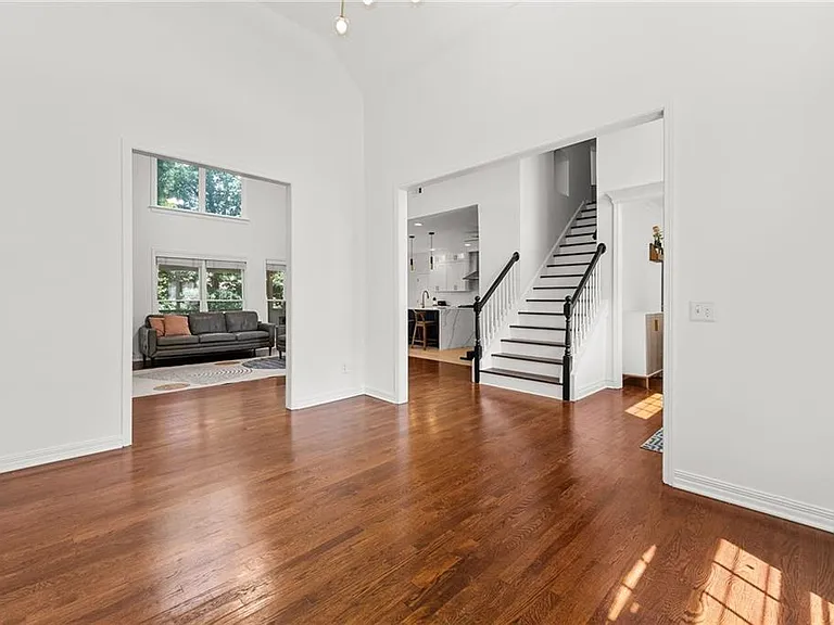 790 Milton Oaks Dr — Photo 8