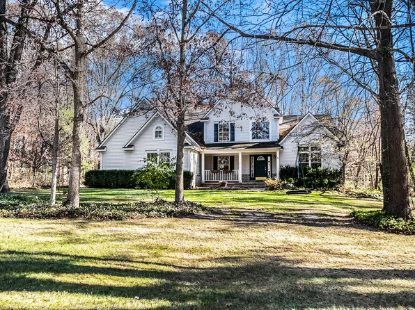 6434 Stillwater Dr, Chelsea, MI 48118