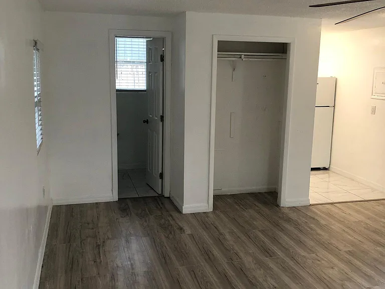 5207 Old Cheney Hwy #E — Photo 14