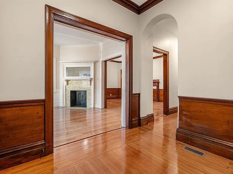 11 1/2 Spring Park Ave #1 — Photo 16