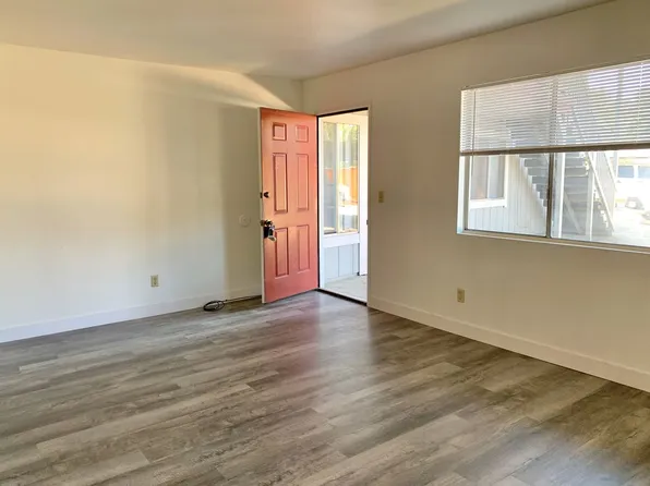 Fifth 117, 117 5th St #3, San Juan Bautista, CA 95045