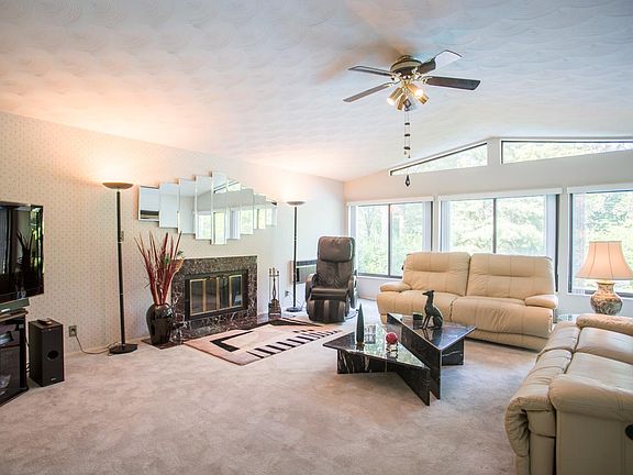 4th image of 12162 Blackhall Dr
