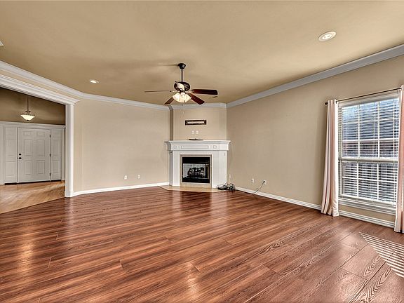 3rd image of 2523 Horizon Blvd