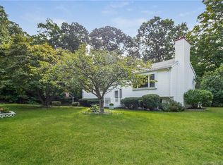 8 Oak Hill Dr, Clinton, CT 06413