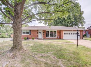 106 Clearview Dr, Belleville, IL 62223