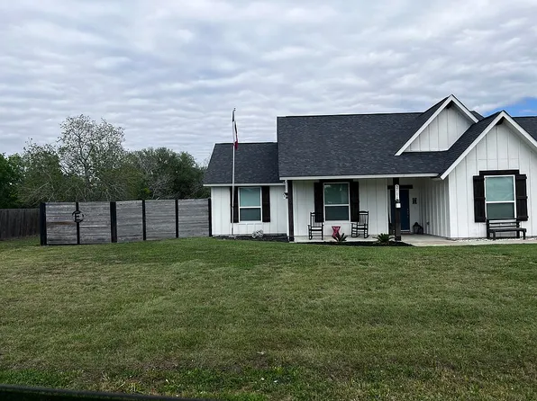 57 Lavaca St, Vanderbilt, TX 77991