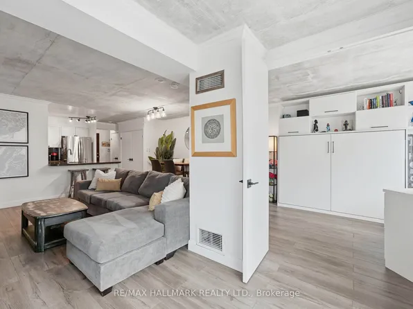 600 Queens Quay W #705, Toronto, ON M5V 3M3