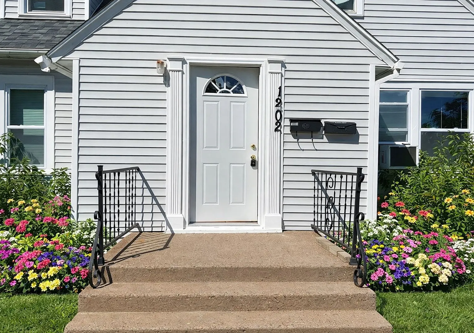 1202 S 11th Avenue — Photo 2