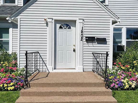 2nd image of 1202 S 11th Ave