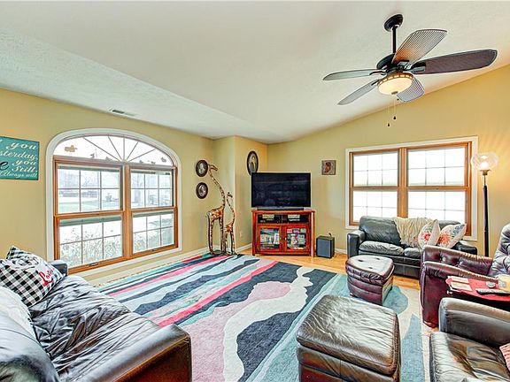 3rd image of 436 N Odell St