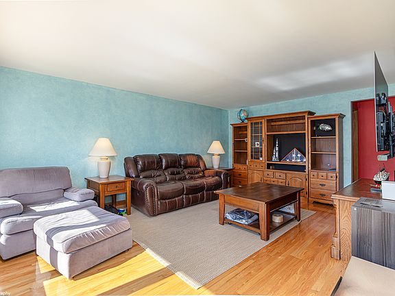 4th image of 8410 Lawler Ave